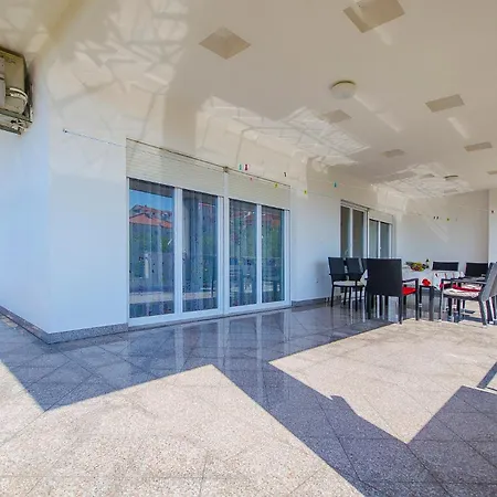 Maslina Apartament *