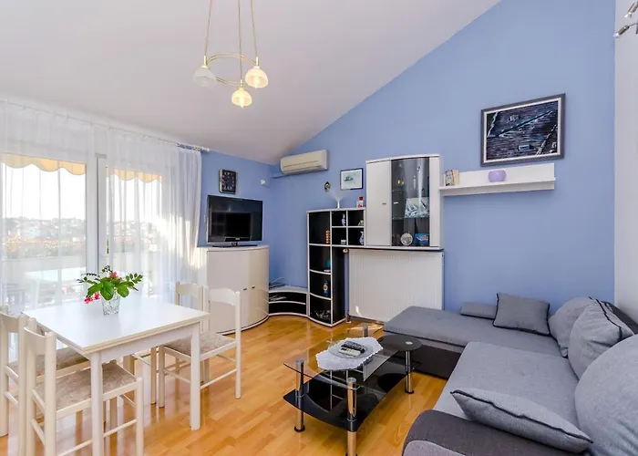 Maslina Τρογκίρ