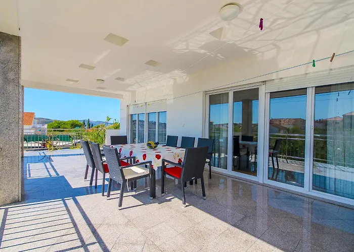 Maslina * Τρογκίρ