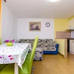 Maslina Апартаменти Трогір